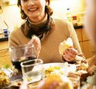 jedzenie - kobieta - suty stół.jpg
